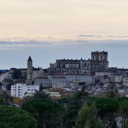 Calme Avec Vue アパート